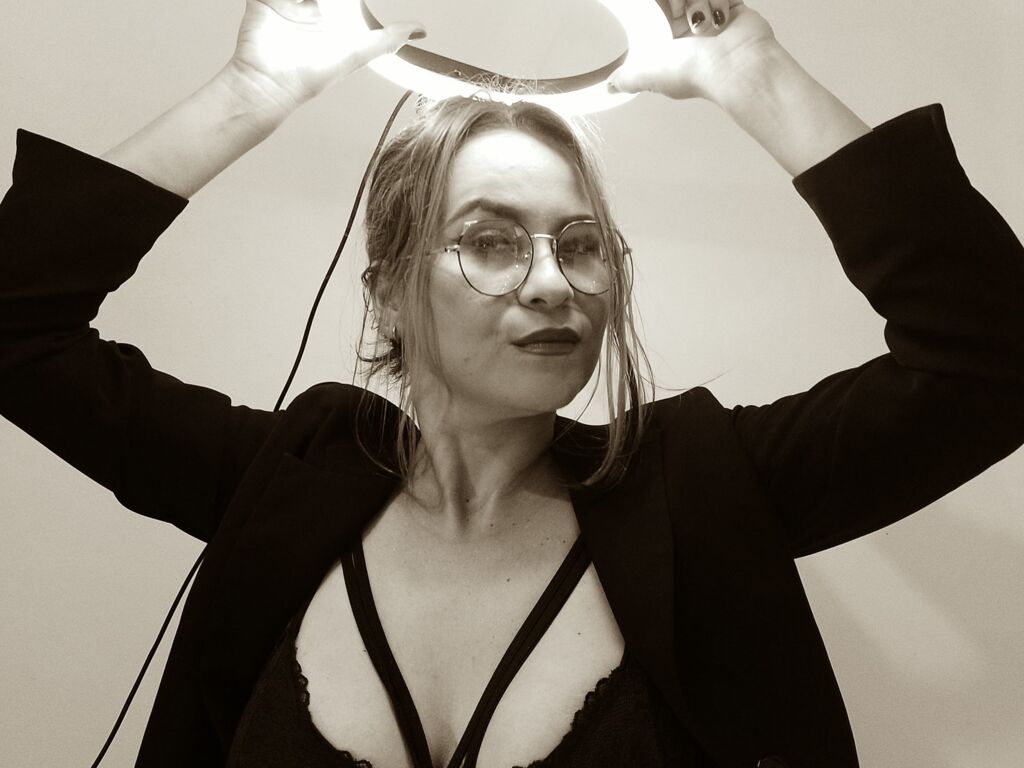 Scarlet Hanistom